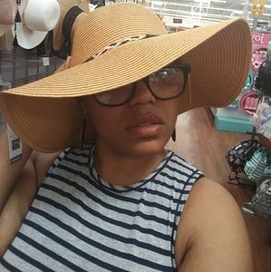 Meet your Posher, Tabitha